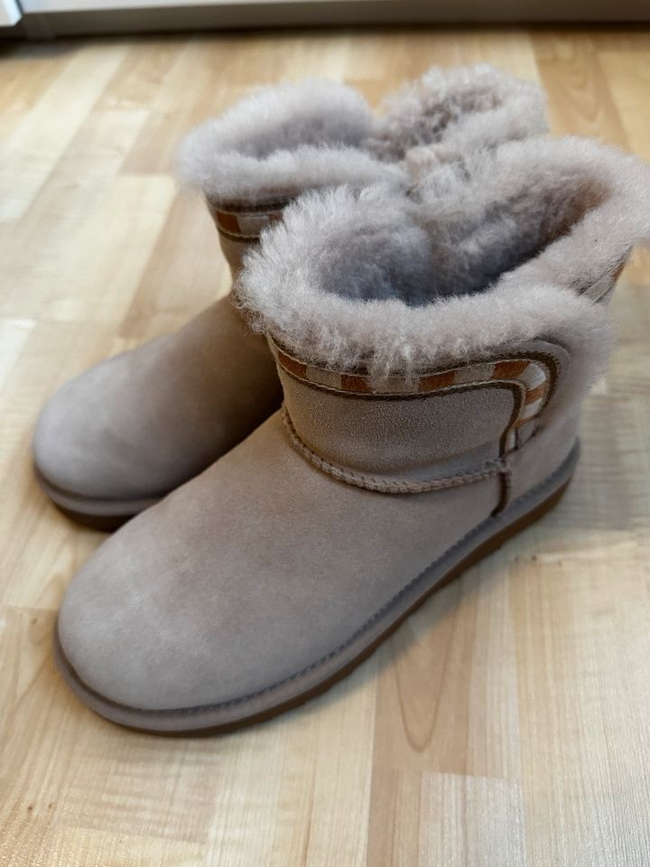 UGG Mini, beige, Gr. 38 in Florstadt