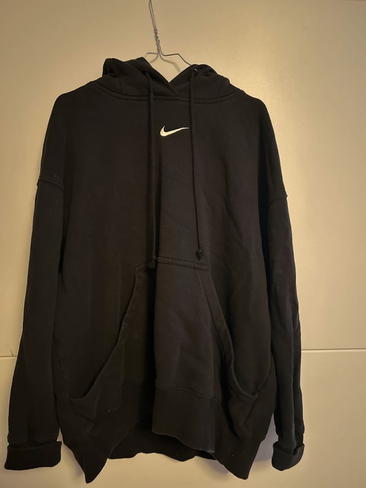 Nike Hoodie schwarz in Neckarsteinach