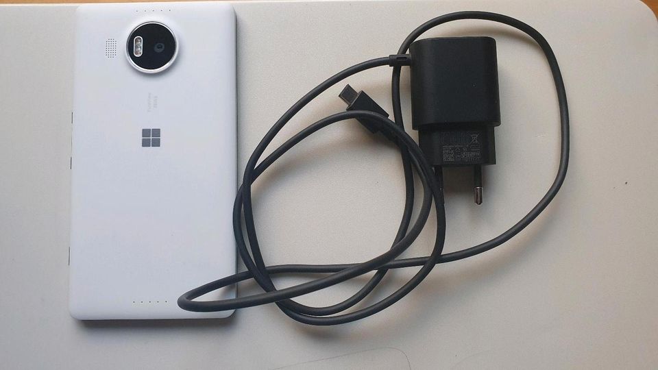 Ohne SIM lock Handy Microsoft Lumia 950 XL mit Kabel weiß in Saarbrücken