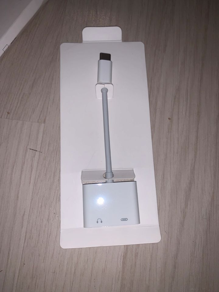 USB C Digital Audio Adapter with charging in Berlin