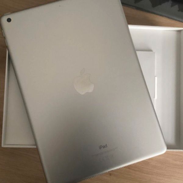 Nagelneu Apple iPad (64GB )2022 Generation 9 in Remscheid