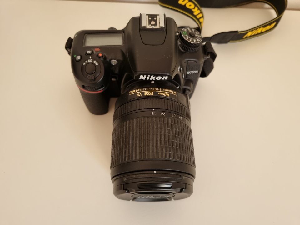 NIKON D7500 + AF-S DX 18-140 ED VR KIT, Top Zustand, OVP in Hollenbach