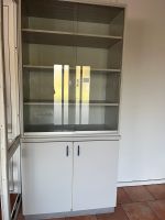 Hochschrank Vitrine Laborschrank Glasschiebetüren Mecklenburg-Vorpommern - Bad Kleinen Vorschau