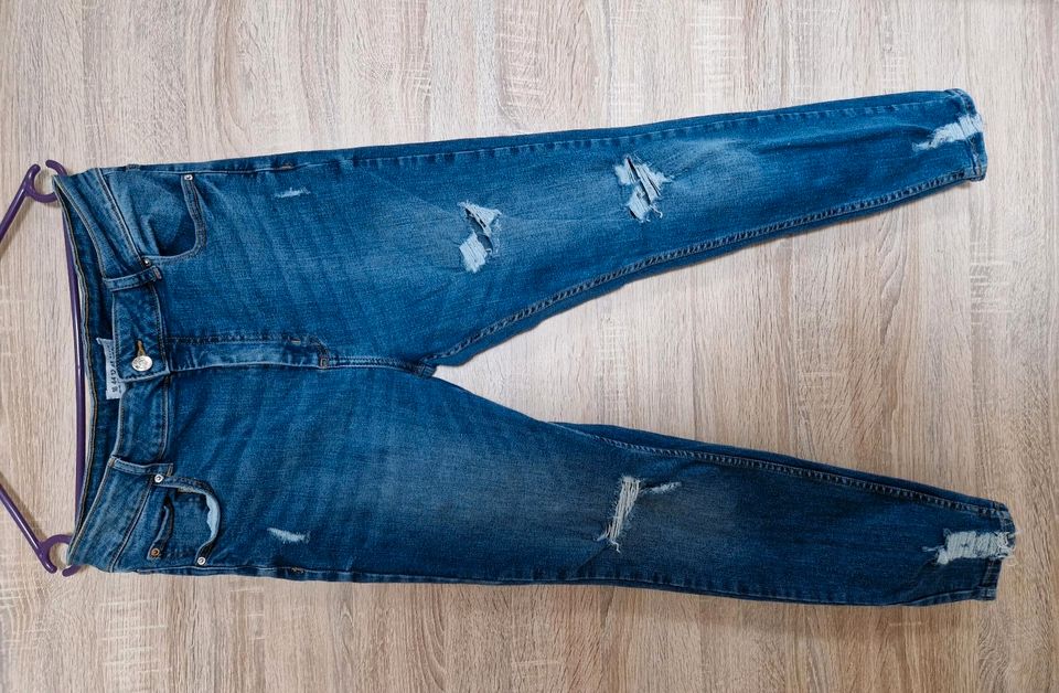 Primark Skinny Röhrenjeans Jeans Jeanshose eng anliegend Größe 44 in Rattelsdorf