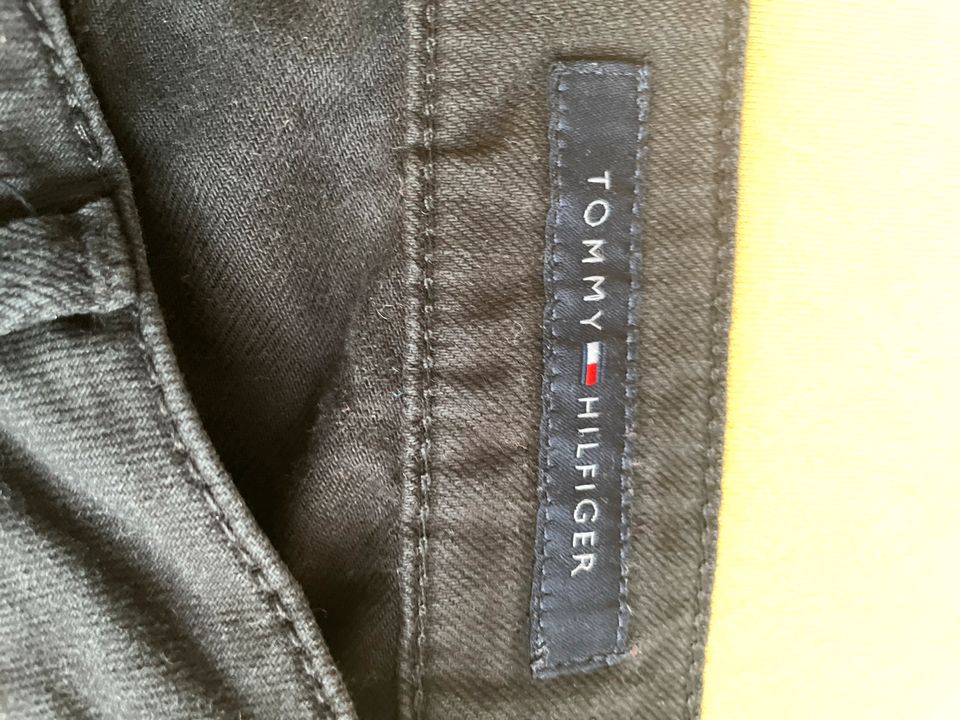 Tommy Hilfiger Jeans, Slim Fit, schwarz in Köln