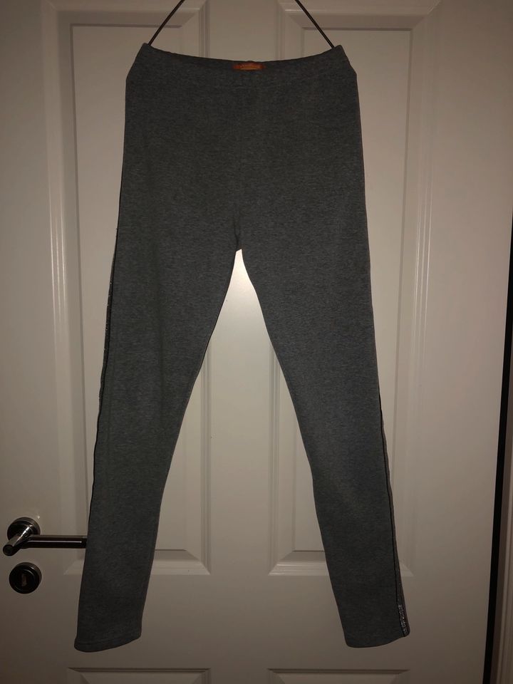 ❤️Sehr schöne Staccato Glitzer Jogginghose Sweathose Hose 170/176 in Stedesand 