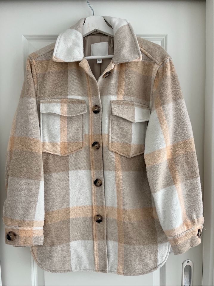 H&M Jacke Oversized Shacket beige/braun Gr. XS in Rastede