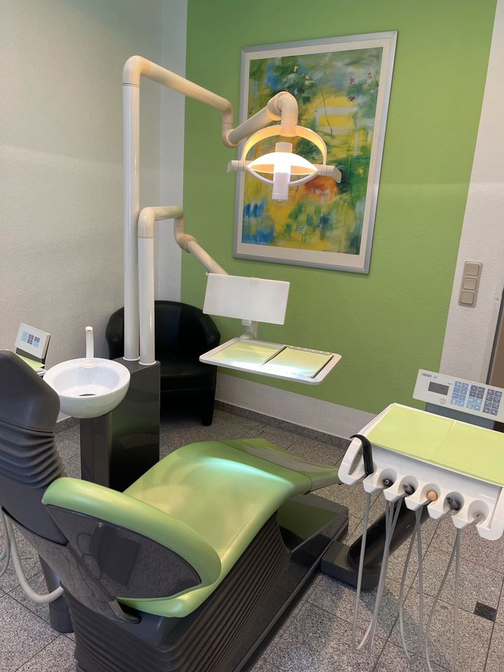 Sirona C2 Behandlungseinheit Zahnarzt Stuhl in Saarbrücken