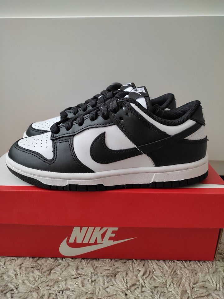 Nike Dunk Low GS Panda  Größe: 39 in München