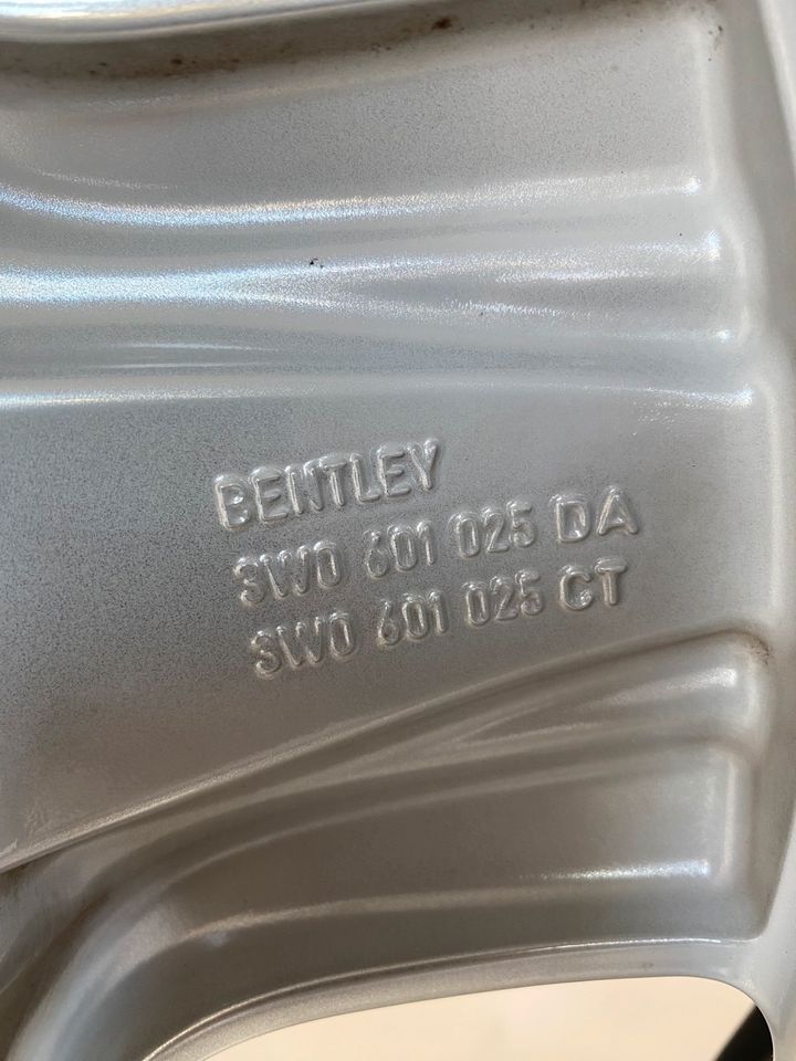 4x Sommerräder Bentley Continental Felgen  275/35/21  103Y in Hamburg