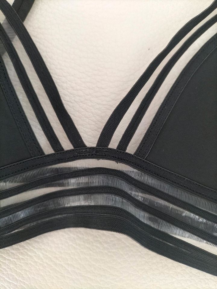 Bikini-Oberteil Linien schwarz Struktur transparent Top in Schwieberdingen