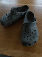 Croqs Schuhe Badelatschen Gr38 grau Brandenburg - Rüdersdorf Vorschau