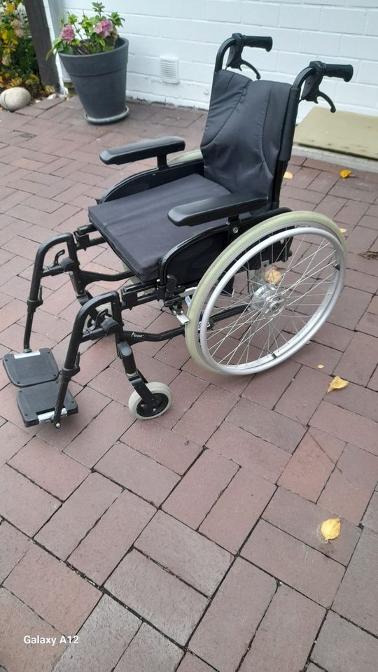Rollstuhl Invacara Action 3 NG in Wehretal