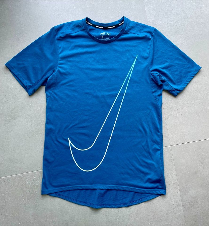 Nike running Shirt in S in Hofheim am Taunus