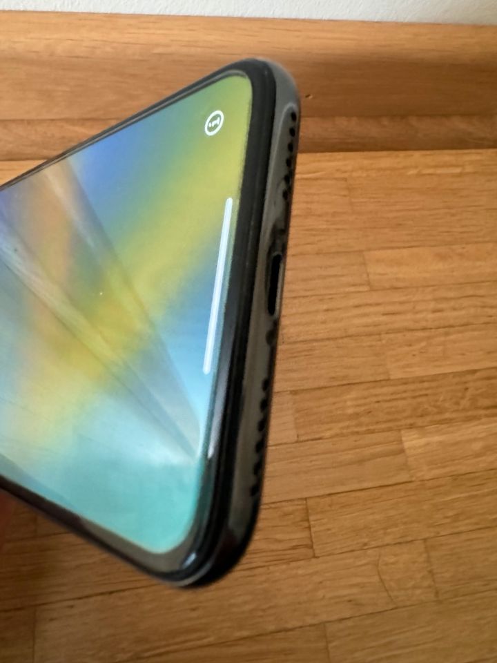 Apple iPhone X 256GB - top - voll funktionsfähig in Hamburg