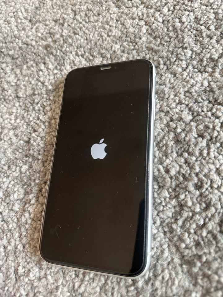 iPhone XR 128 GB in Herzlake