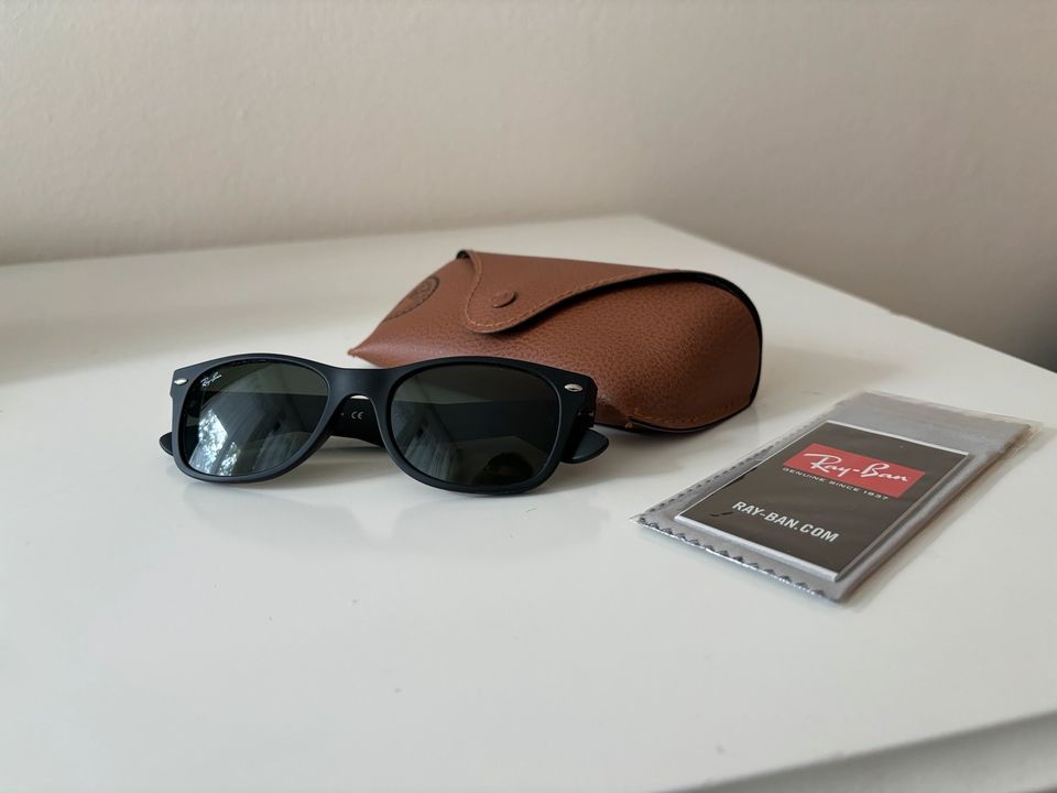 Ray Ban New Wayfarer Matt (RB2132) in München