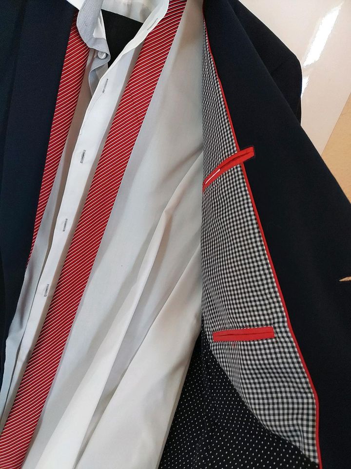 Anzug  Größe 88 mit Hemd und Krawatte in Berlin