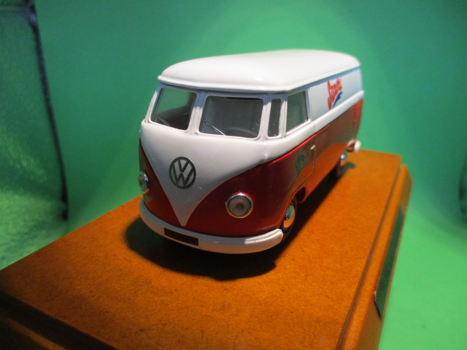 VOLKSWAGEN T1 Transporter Modellauto VITESSE, Sarotti,1:43 in Hermeskeil