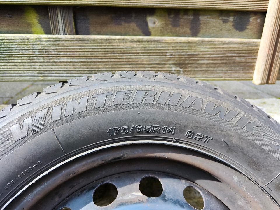 Satz Winterreifen Firestone und Nokian in Herzogenrath