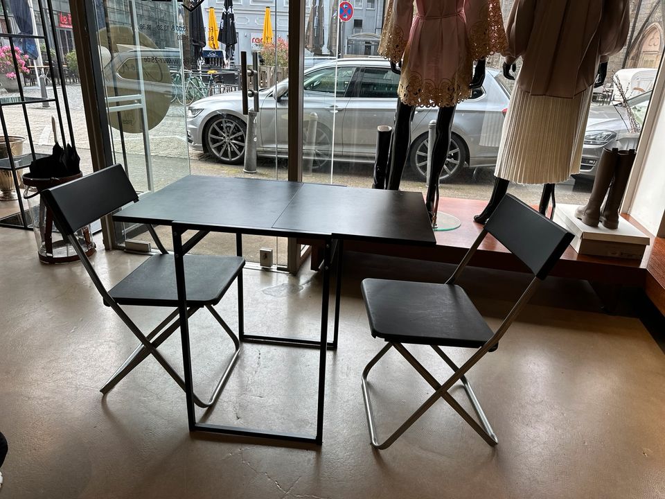 Ikea Tisch und 2 Stühle schwarz gebraucht in Bielefeld