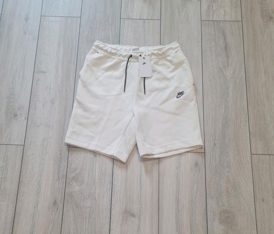 **NEU**|Nike Tech Fleece Shorts | White|Gr.S/M in Frechen