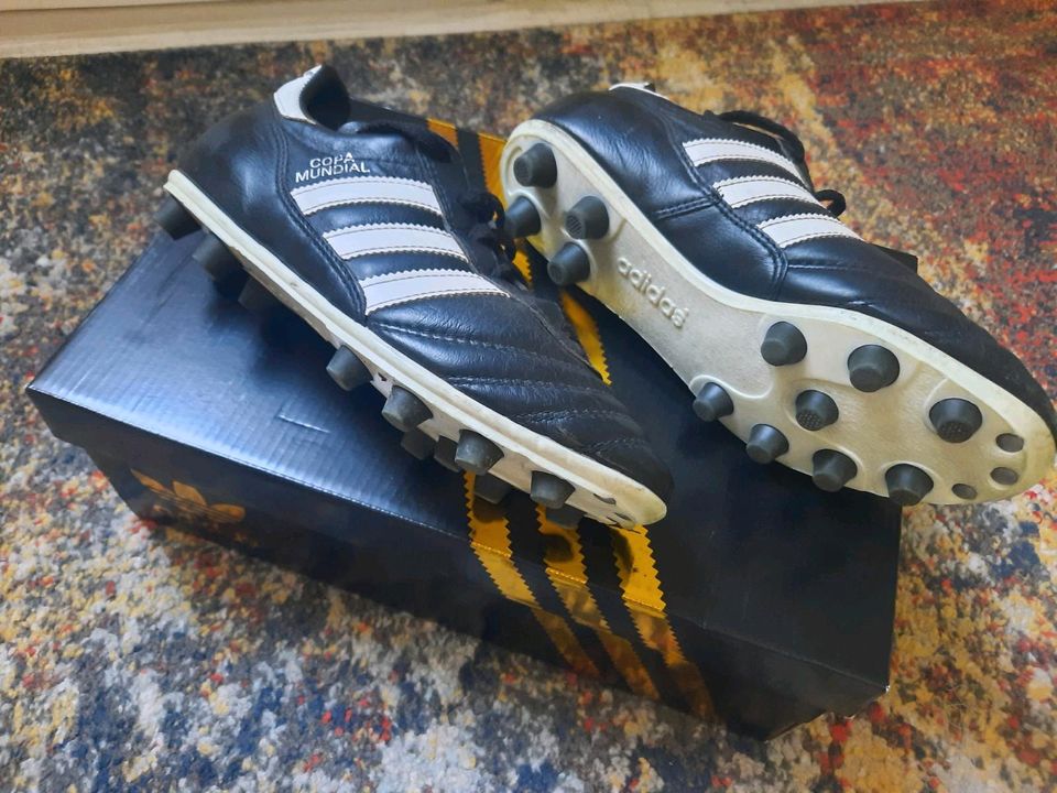 Fußballschuhe Adidas Gr. 5 neuwertig in Erfurt