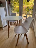 Esstisch und Stühle mit Tischdecke inklusive Altona - Hamburg Othmarschen Vorschau
