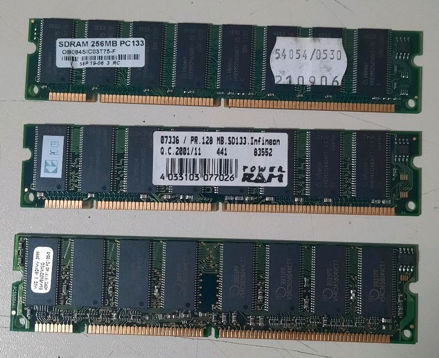 3x Arbeitsspeicher SD-RAM 64MB 128MB 256 MB 133MHZ in Haßloch