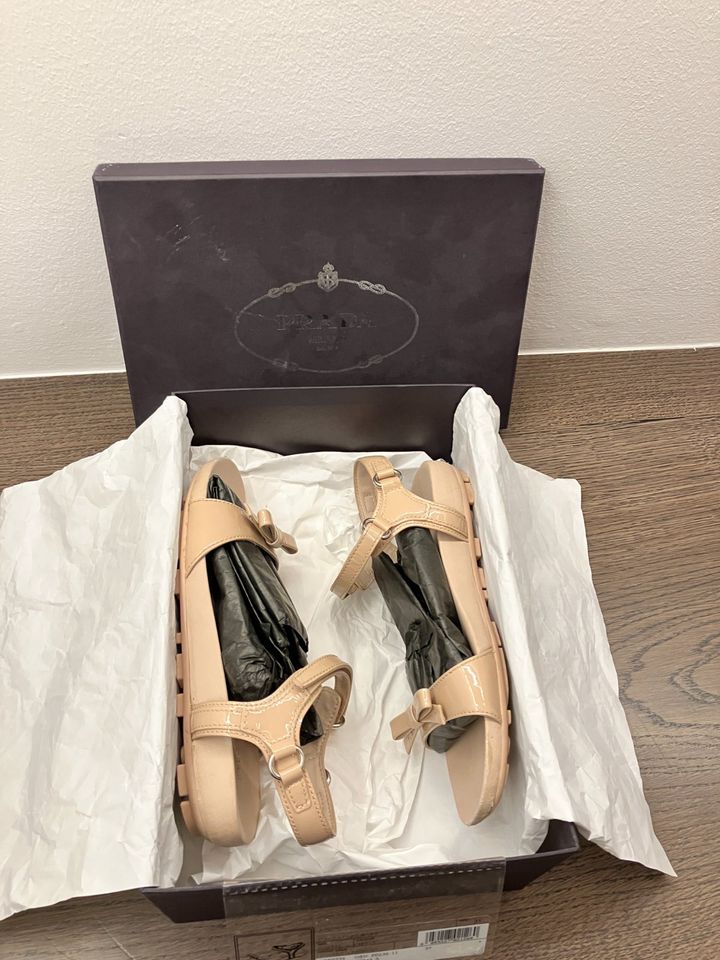 Prada Kinder Mädchen Schuhe Sandalen Größe 33 in Bad Heilbrunn