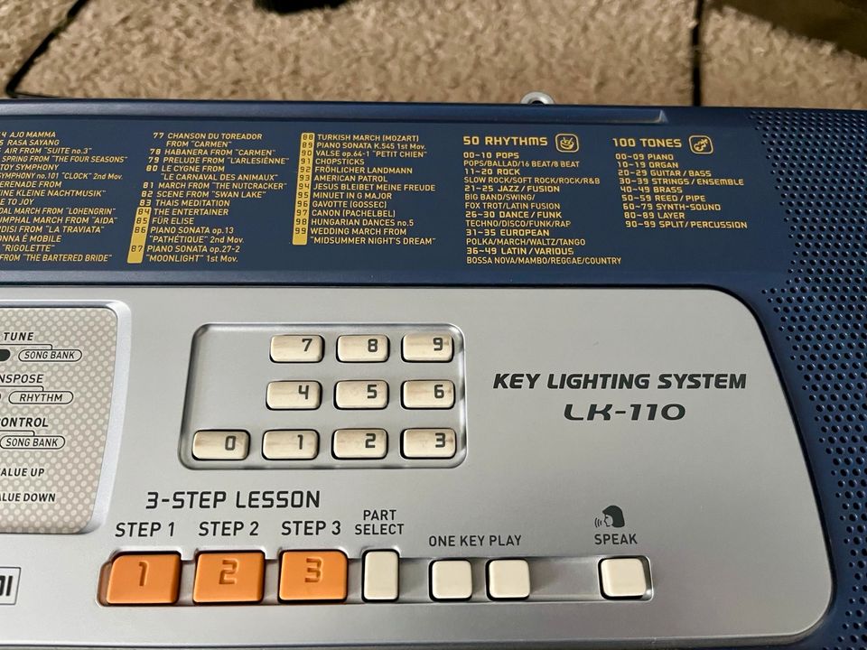 Keyboard Casio LK 110 beleuchtete Tasten incl Ständer Hocker in Würselen