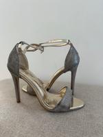 High Heel in Gold Berlin - Tempelhof Vorschau