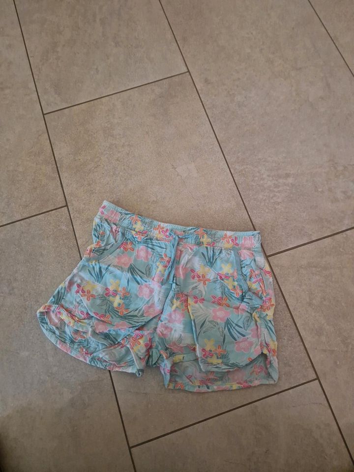 Mädchen Hose, kurz , mit Taschen in Groitzsch