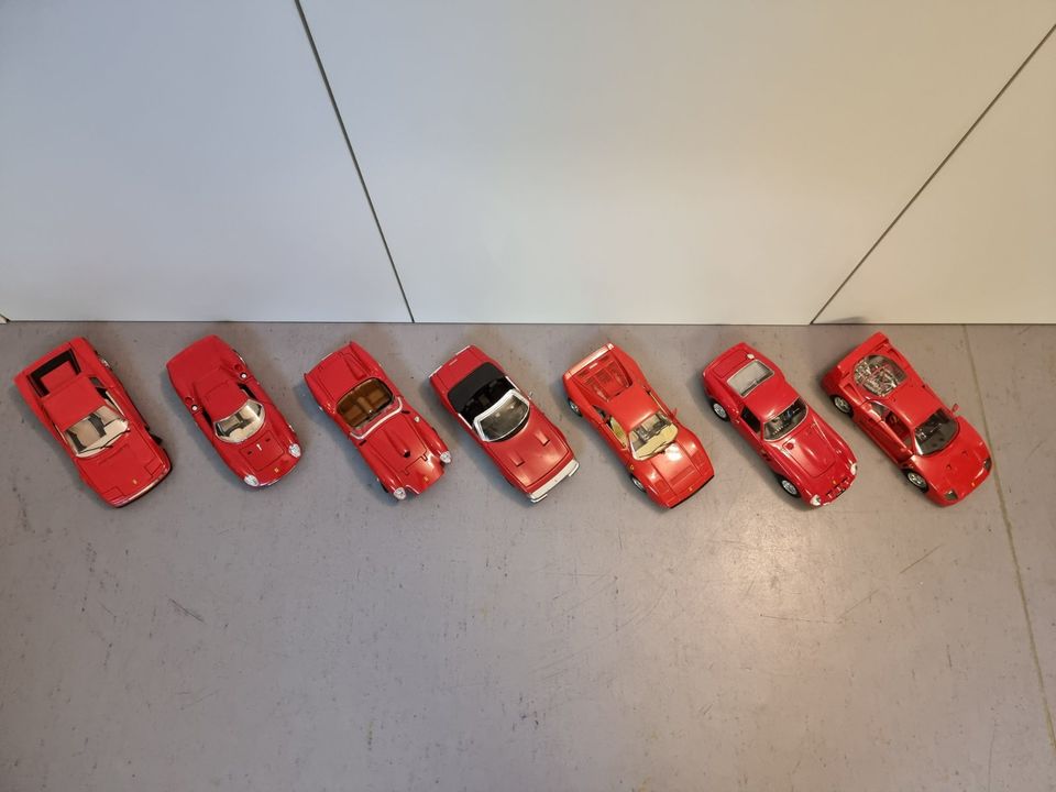 Modellautos, 1:18, Ferrari in Nürnberg (Mittelfr)