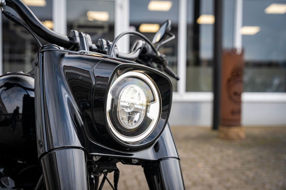 Harley-Davidson ALL DARK FAT BOY FLFBS 114 ci - JEKILL&HYDE in Kiel