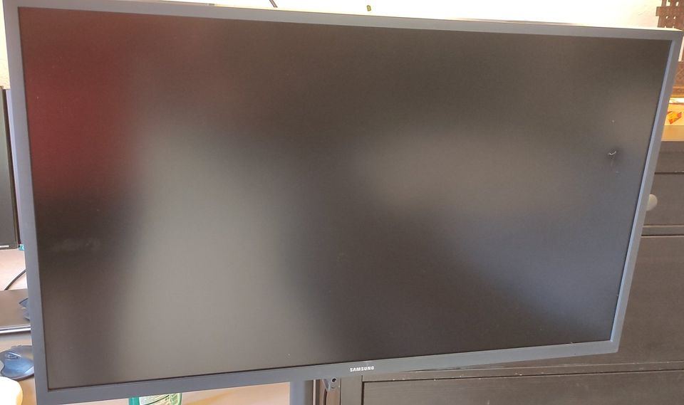 Monitor 32" Samsung und Monitorhalterung in Sindelfingen