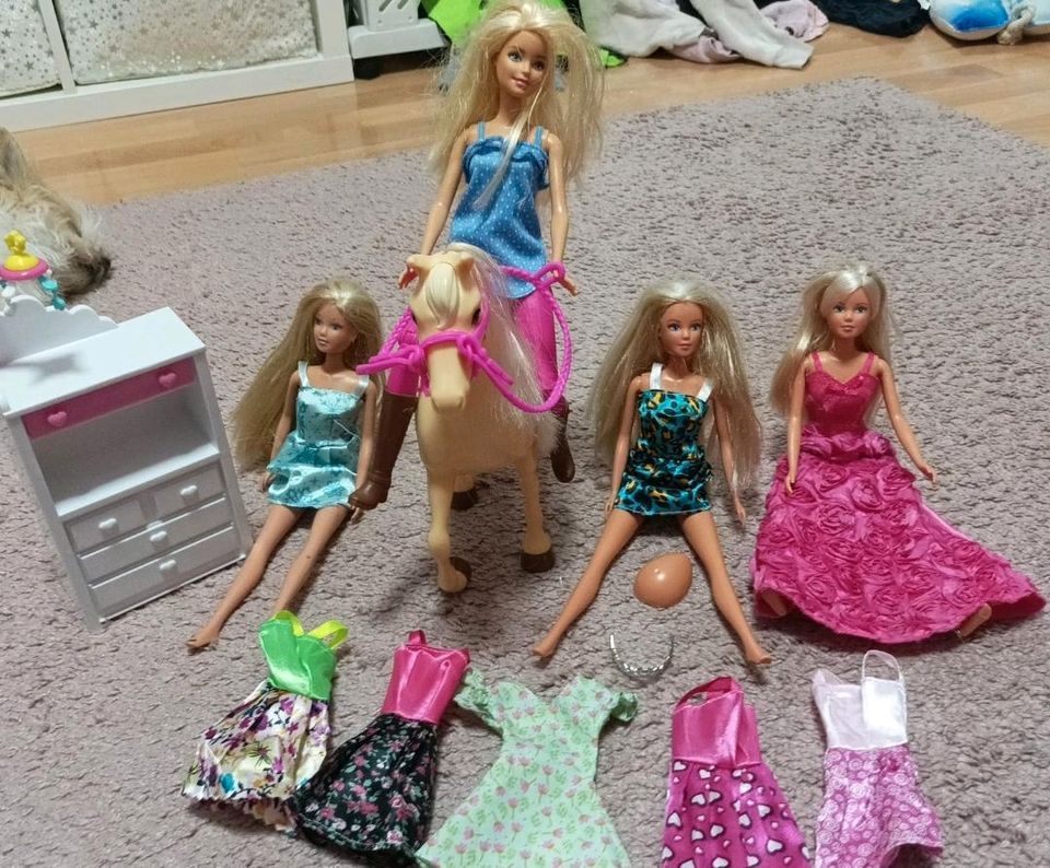 Verschiedene Barbies in Leipzig