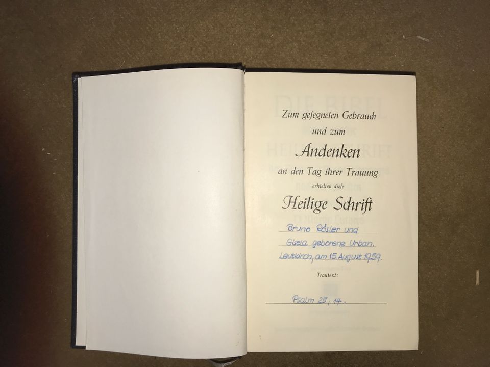 Alte Bibel Die heilige Schrift in altdeutscher Schrift in Uhldingen-Mühlhofen