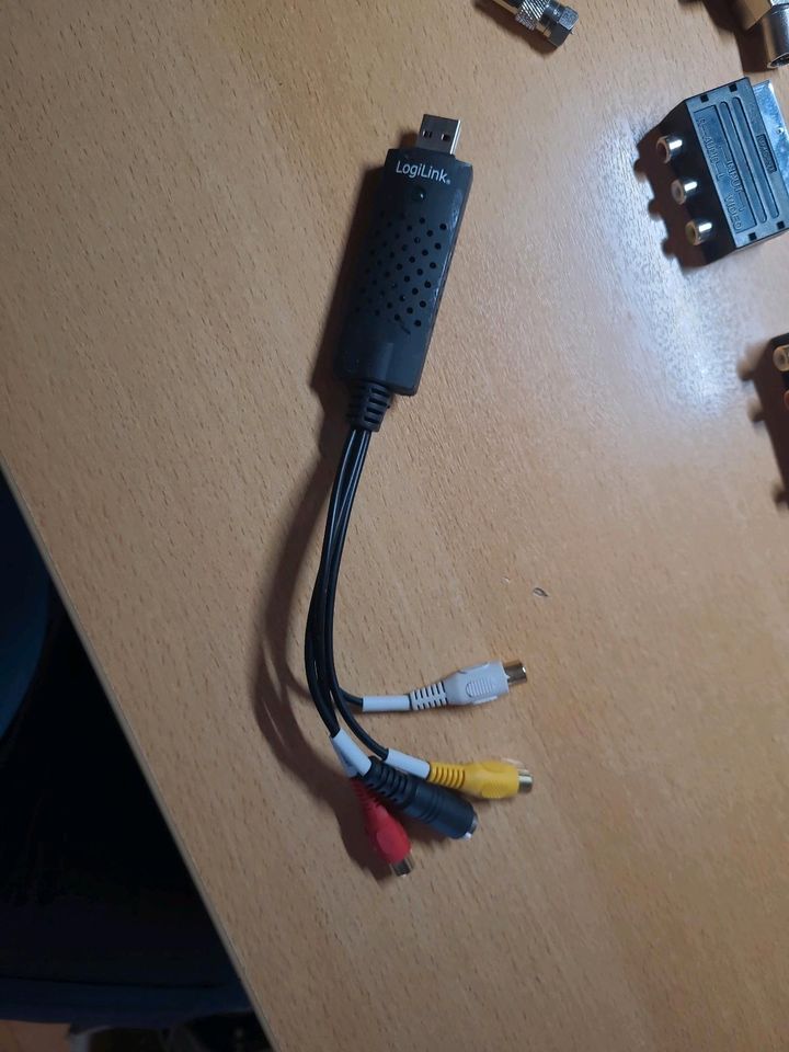 Diverse Adapter und Videokabel Scart S-Video Antennenkabel in Kulmbach