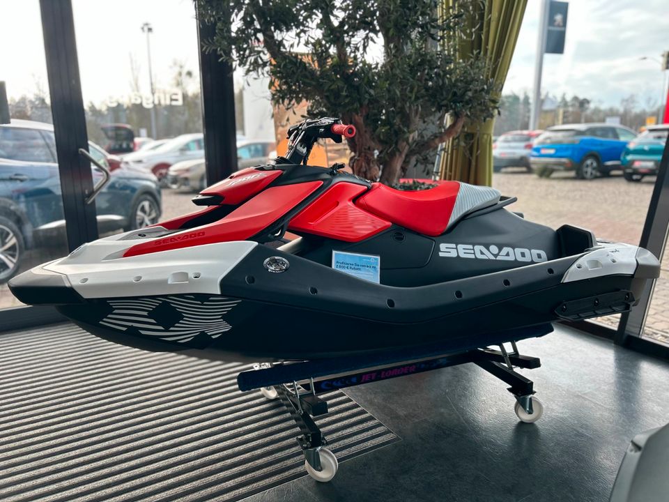 Sea-Doo Jetski Spark Trixx 1UP 90 MY24 *DRAGON RED* in Waren (Müritz)