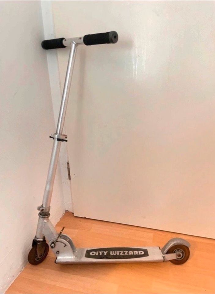 City Wizzard Kinder Roller Scooter in Bremen