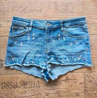 Süße Jeans-Shorts mit Blumenstickerei - Gr. 36 Nordrhein-Westfalen - Kerpen Vorschau
