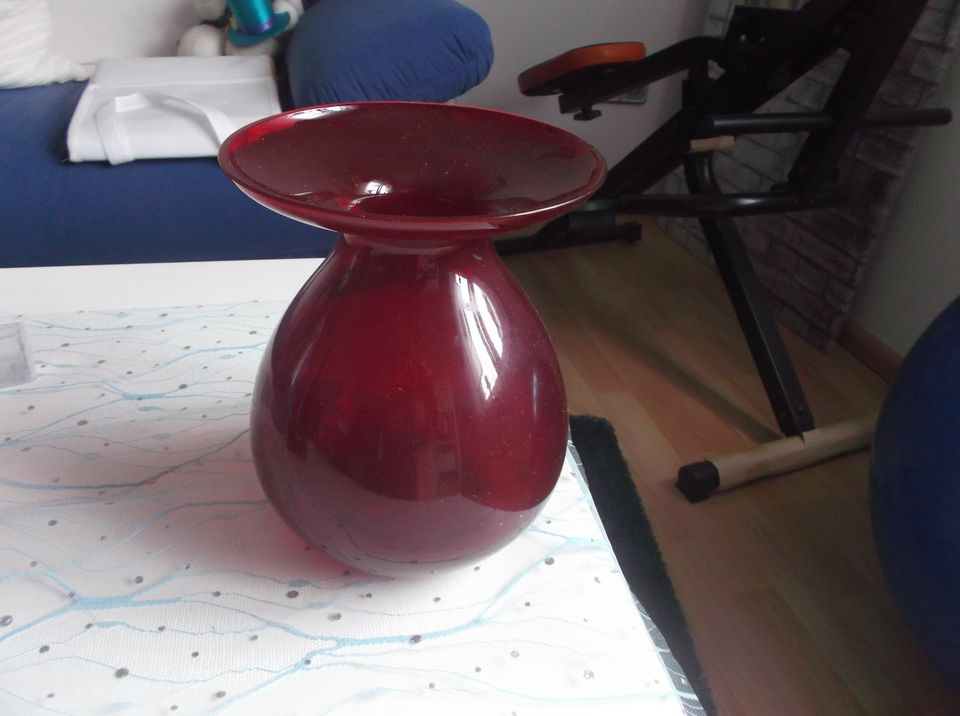 Vase rot von Ikea in Waghäusel