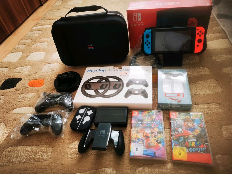 Nintendo switch+2 Spiele und extra Zubehör in Magdeburg