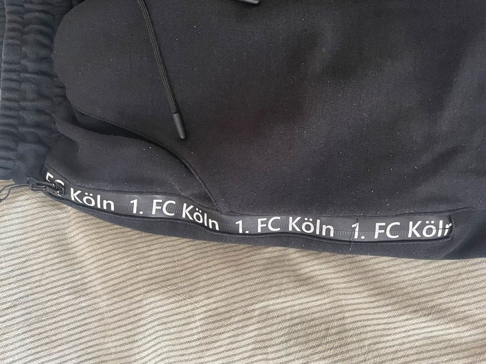 1. FC Köln schwarze Hose kurz Sporthose Größe L in Köln