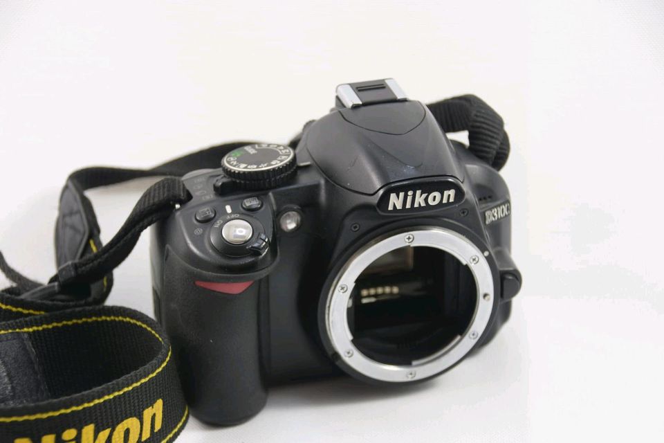 Nikon D3100 DSLR Kamera APS-C Spiegelreflexkamera in Haimhausen