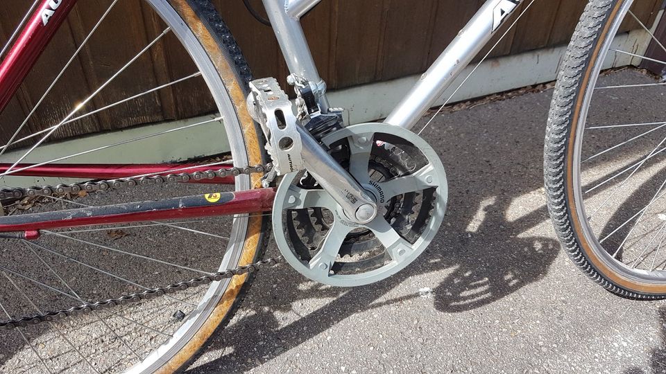 Leichtes sportliches Damen-Trekkingrad 28"; Rahmenhöhe 46 cm in Rosenheim