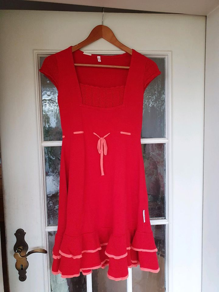 Kleid Blutsgeschwister rot rosa in Overath