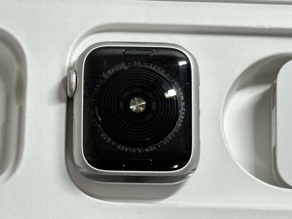 Apple Watch SE 40mm Top zustand in Kirchardt
