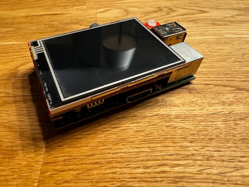 Raspberry Pi 1 inkl. Gehäuse und 2,8“ Touchscreen in Bannewitz